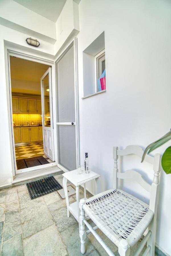 Stylish, Cozy 2-Bdr Flat In Andros Town By Explore Andros Exterior photo